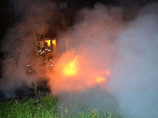 Ein Schuppen in Kirchberg am Wechsel stand in der Nacht in Flammen