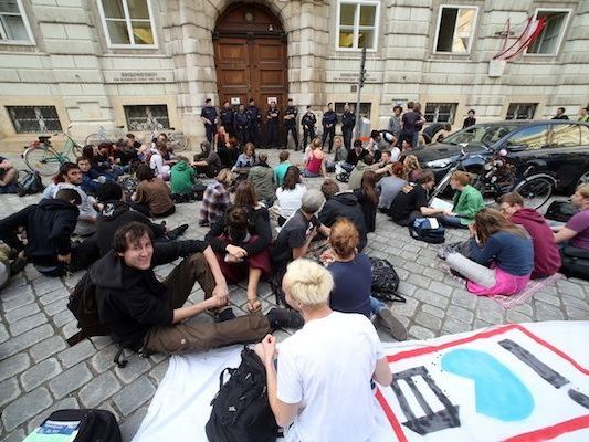 Demonstration der Studenten vor dem Wissenschaftsministerium in Wien Demonstration der Studenten vor dem Wissenschaftsministerium in Wien