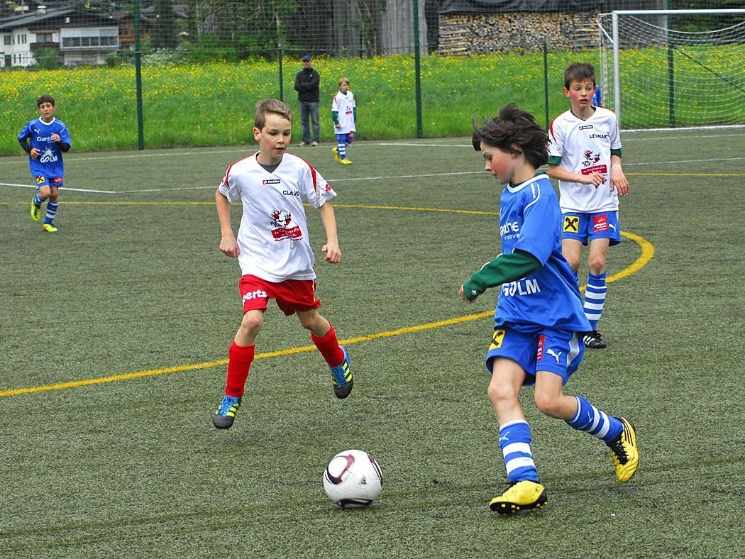 Szene aus dem U12-Spiel SPG Montafon : FC Schwarzach am 12. Mai 2012 im Aktivpark Montafon. Szene aus dem U12-Spiel SPG Montafon : FC Schwarzach am 12. Mai 2012 im Aktivpark Montafon.