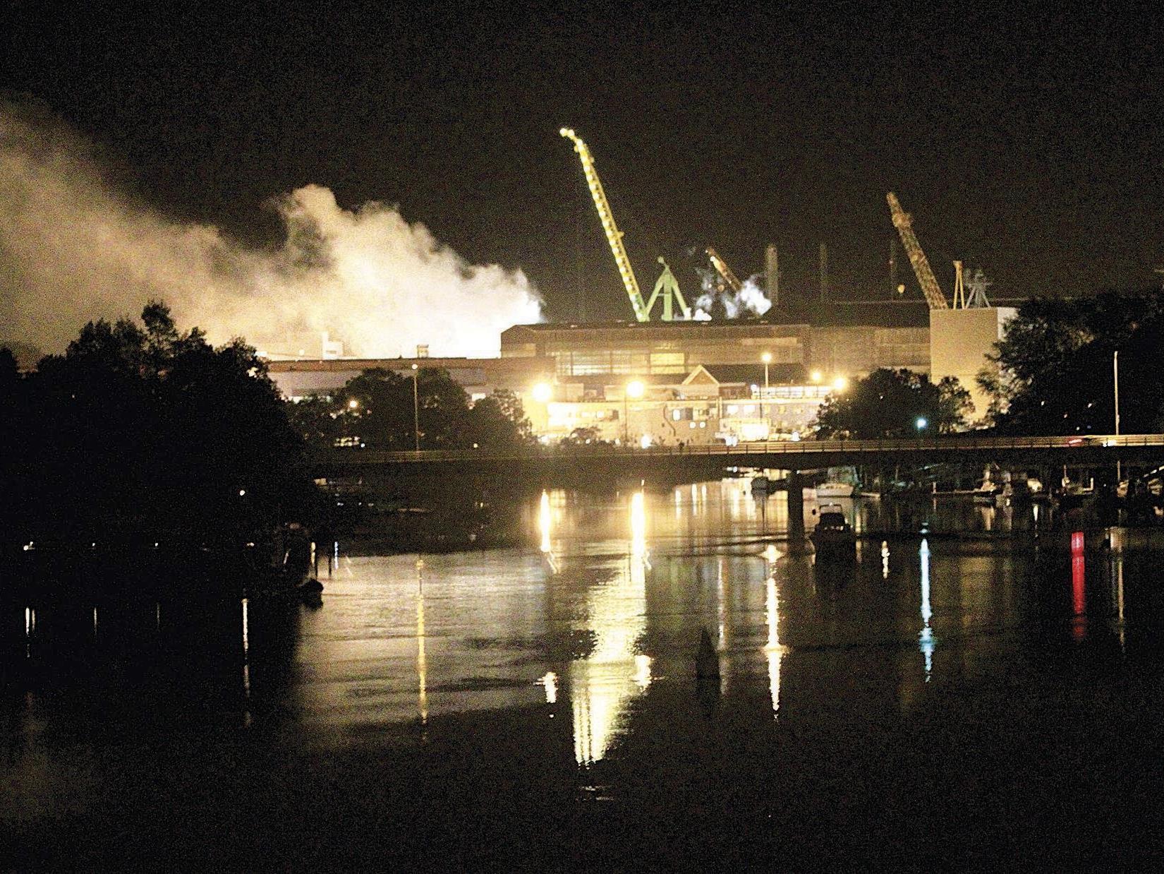 Der Atomreaktor der USS Miami SSN 755 war vom Feuer nicht betroffen. Vier Personen wurden verletzt.