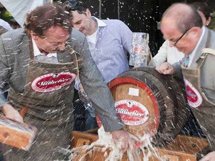 Das Wiener Bierfest verspricht auch 2012 wieder eine feucht-fröhliche Feier am Hof zu werden. Das Wiener Bierfest verspricht auch 2012 wieder eine feucht-fröhliche Feier am Hof zu werden.