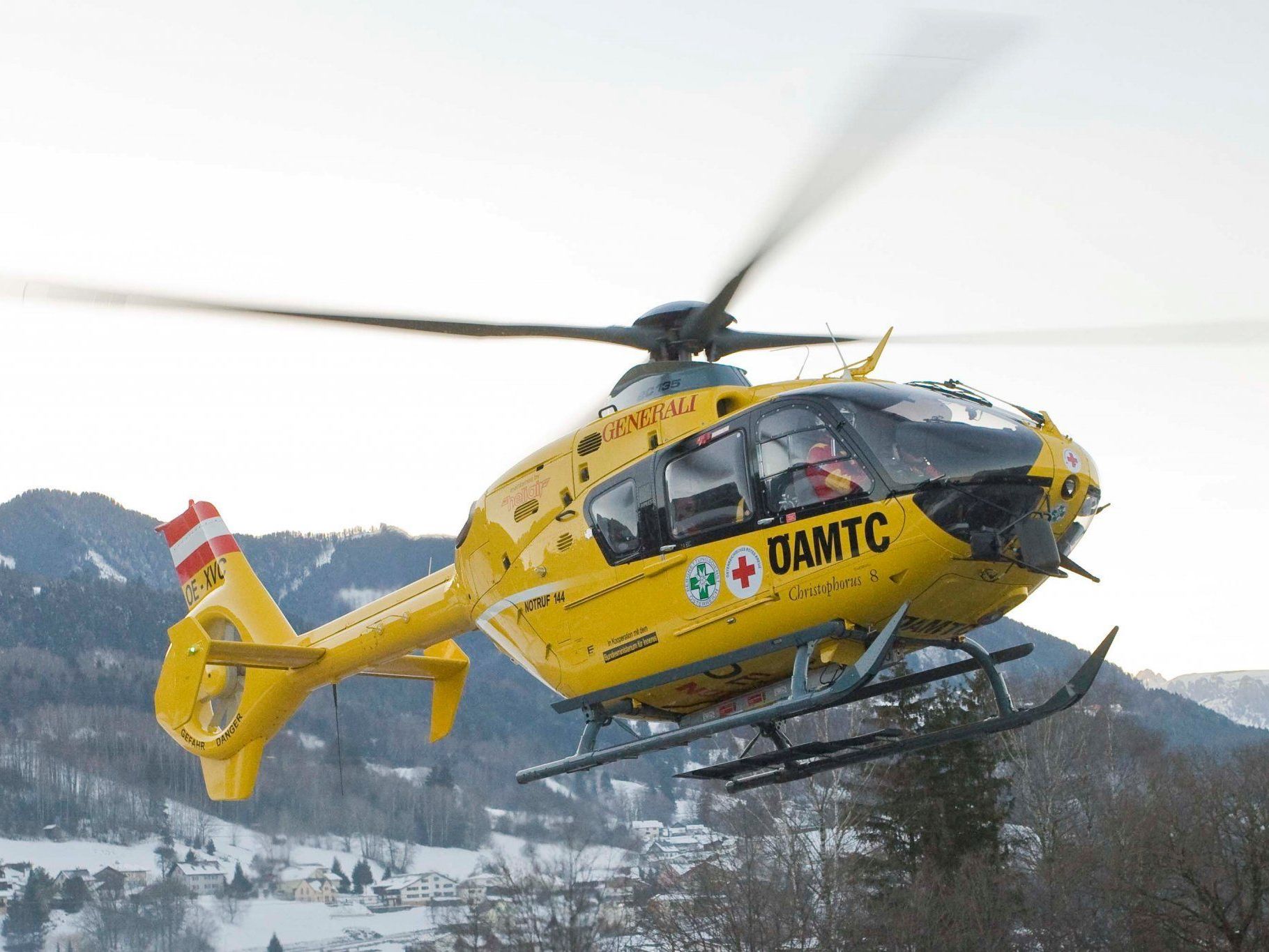 Rettungshubschrauber Christopherus 8 im Einsatz. Rettungshubschrauber Christopherus 8 im Einsatz.