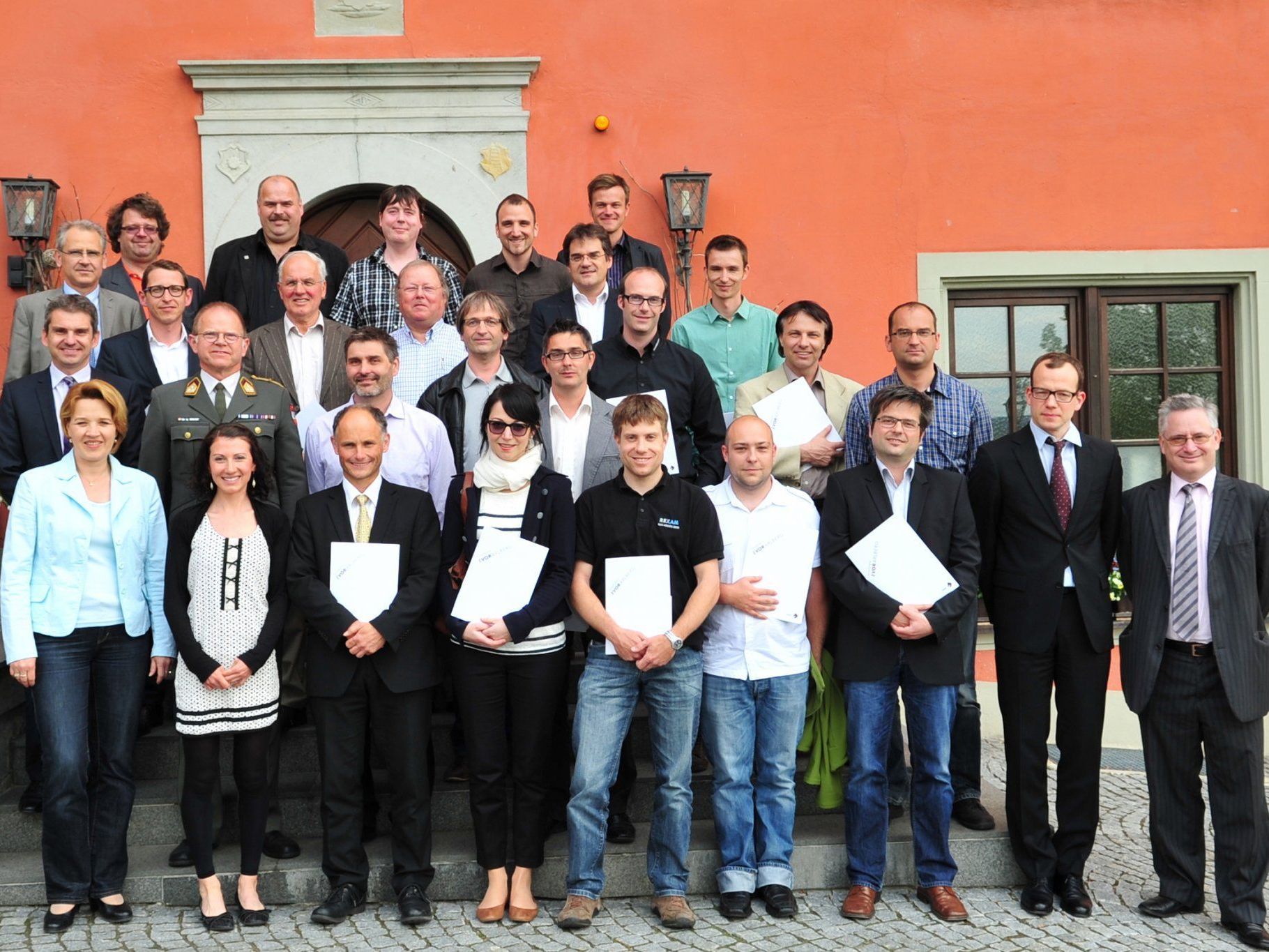 22 neue Energiemangager erhielten ihre Zeugnisse in Schloss Hofen. 22 neue Energiemangager erhielten ihre Zeugnisse in Schloss Hofen.