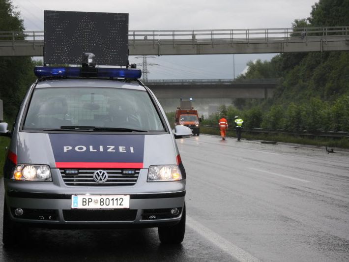 Pkw-Lenkerin wurde von unbekanntem Autofahrer abgedrängt. Pkw-Lenkerin wurde von unbekanntem Autofahrer abgedrängt.