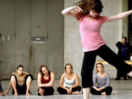 Alle Workshops, die im Rahmen des internationalen Tanzfestivals ImPulsTanz stattfinden, können ab sofort gebucht werden. Alle Workshops, die im Rahmen des internationalen Tanzfestivals ImPulsTanz stattfinden, können ab sofort gebucht werden.