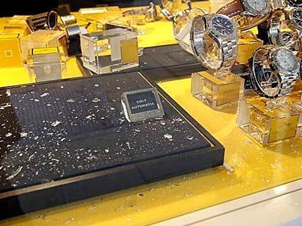 Am Samstagvormittag wurde ein Juwelier in Floridsdorf überfallen. Am Samstagvormittag wurde ein Juwelier in Floridsdorf überfallen.