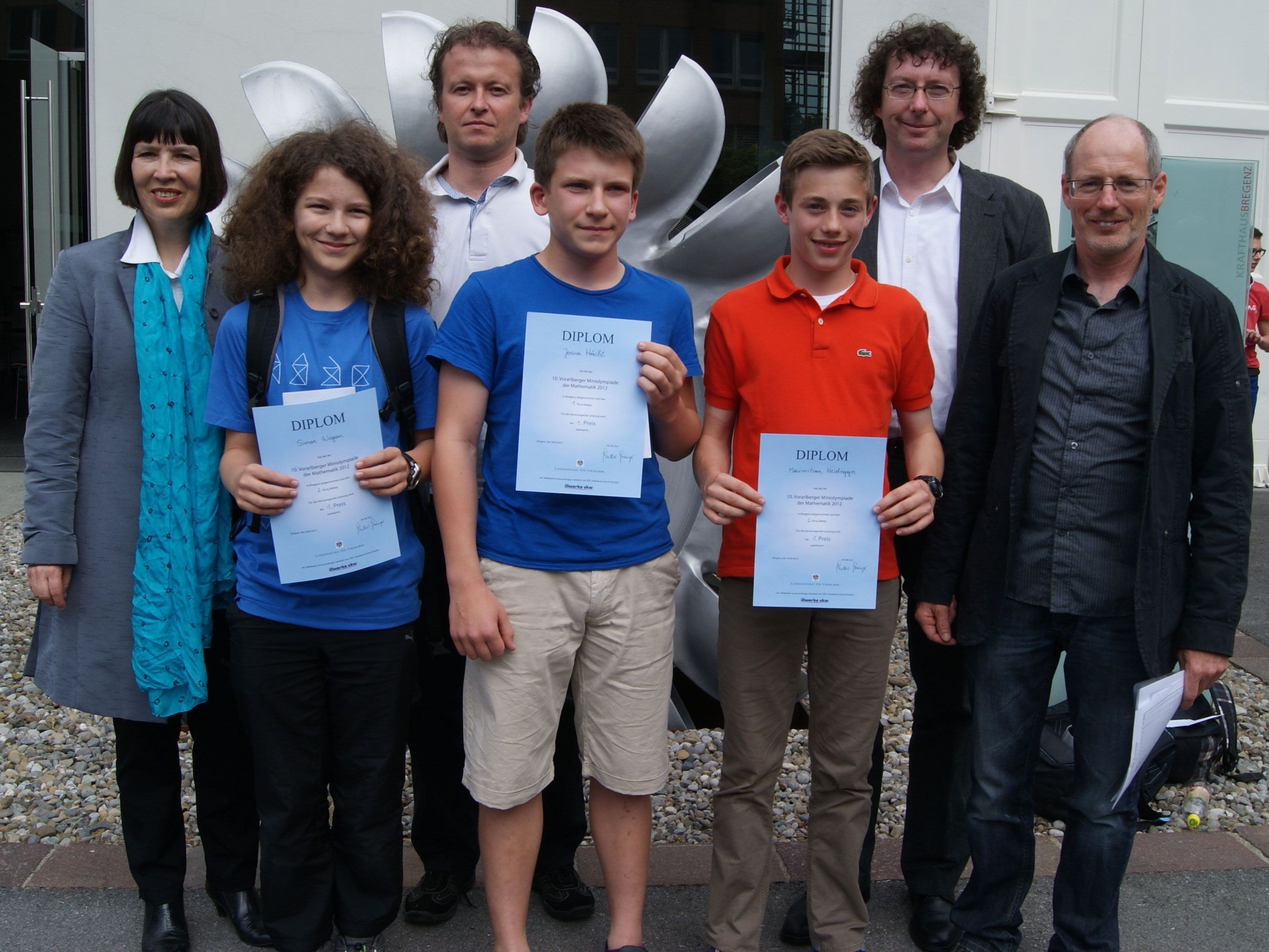(v.l.) Landesschulinspektorin Christine Schreiber, Simon Wegan, Günther Giesinger (BG Feldkirch), Josua Hächl, Maximilian Heidegger, Andreas Neuhauser (VKW), Koordinator Bruno Piazzi (v.l.) Landesschulinspektorin Christine Schreiber, Simon Wegan, Günther Giesinger (BG Feldkirch), Josua Hächl, Maximilian Heidegger, Andreas Neuhauser (VKW), Koordinator Bruno Piazzi