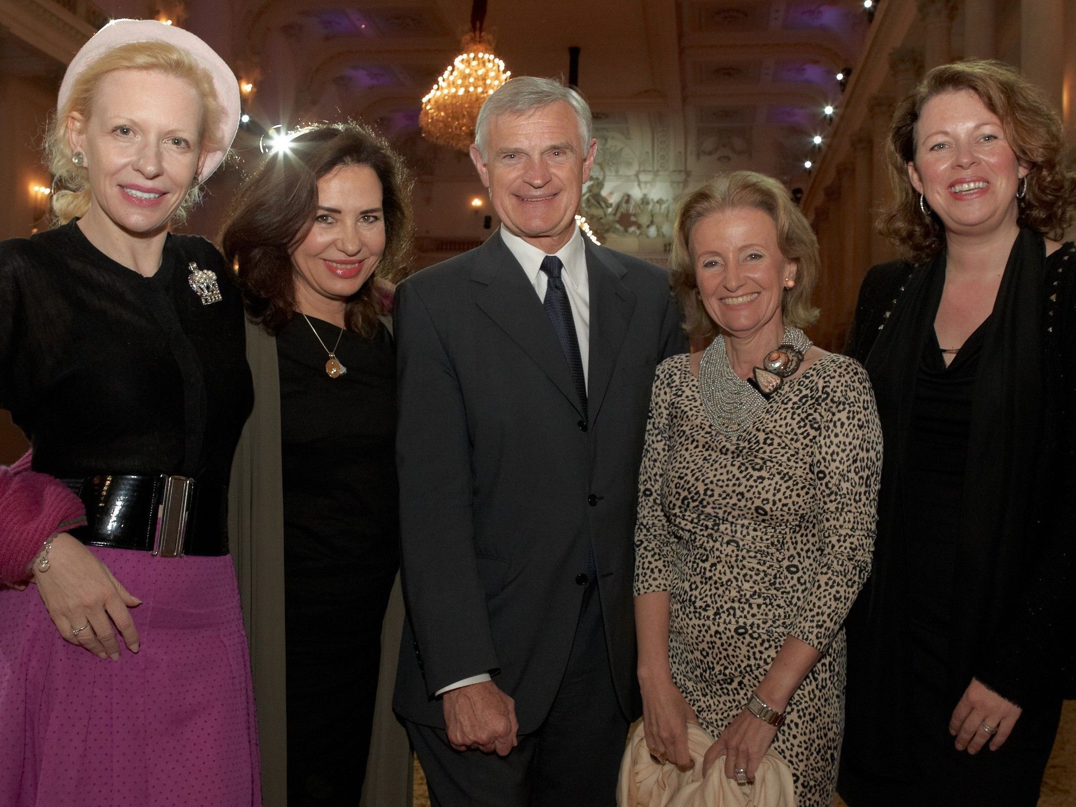 Sunnyi Melles, Brigitte Karner, Thomas Schäfer-Elmayer, Elisabeth Gürtler und Dee McKee.