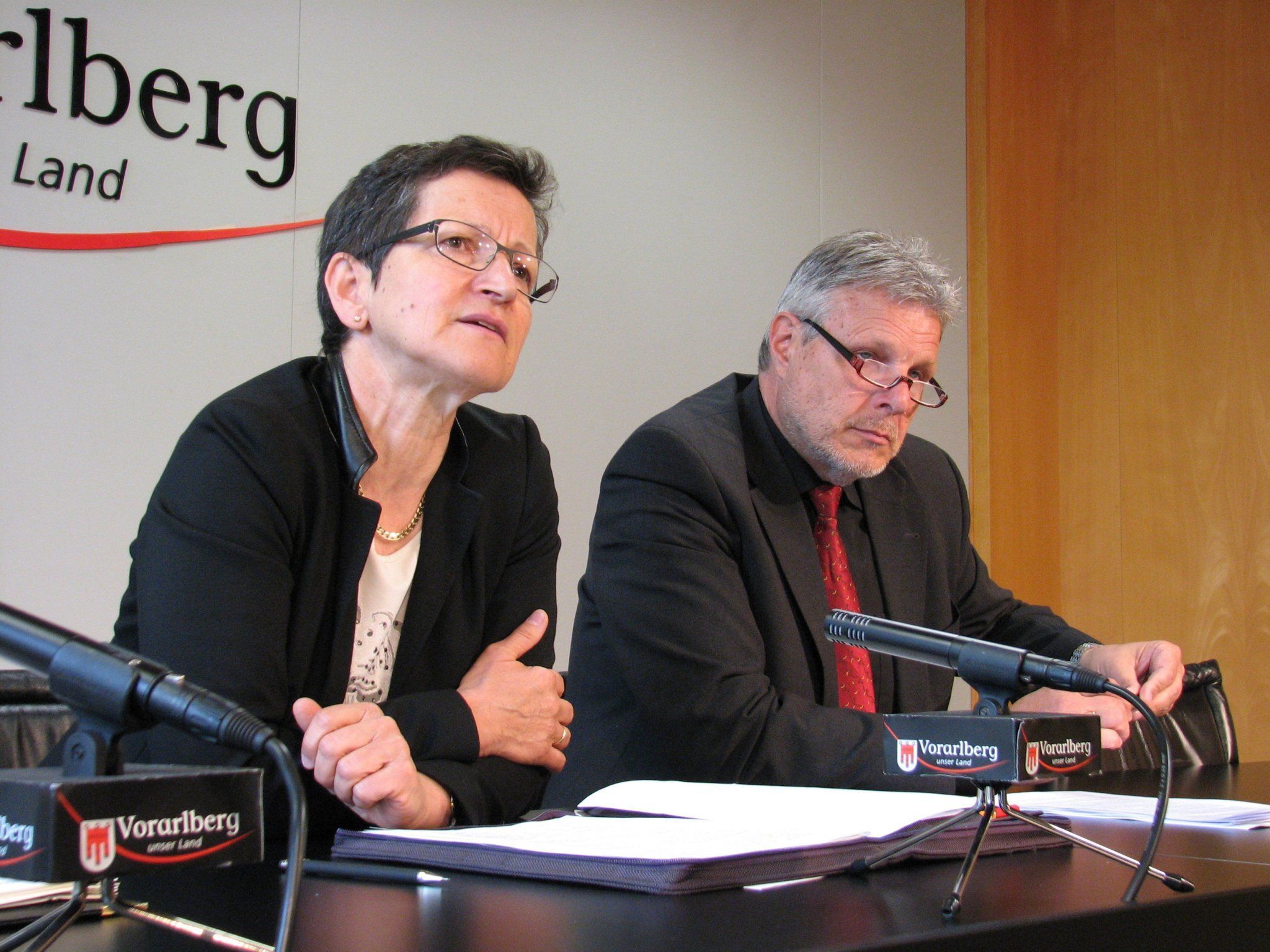 LR Schmid und AMS-Chef Strini zogen eine positive Zwischenbilanz zur bedarfsorientierten Mindestsicherung. LR Schmid und AMS-Chef Strini zogen eine positive Zwischenbilanz zur bedarfsorientierten Mindestsicherung.