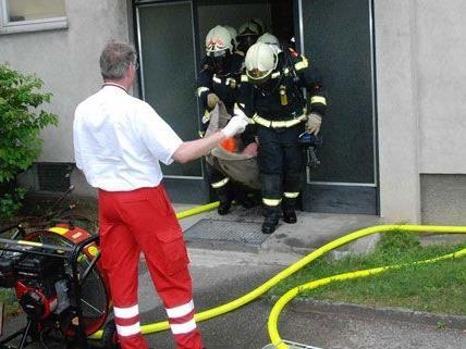 Am Donnerstag wurde ein Mann bei einem Wohnungsbrand in Maria Enzersdorf schwer verletzt.