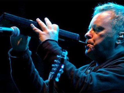Lange haben sie auf sich warten lassen: New Order gastierten am Freitag in Wien. Lange haben sie auf sich warten lassen: New Order gastierten am Freitag in Wien.