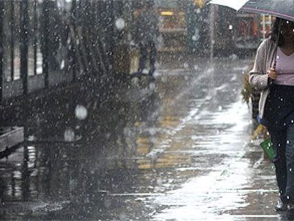 Anfang der Woche wird Schirm noch gebraucht, später kehrt das schöne Mai-Wetter zurück. Anfang der Woche wird Schirm noch gebraucht, später kehrt das schöne Mai-Wetter zurück.