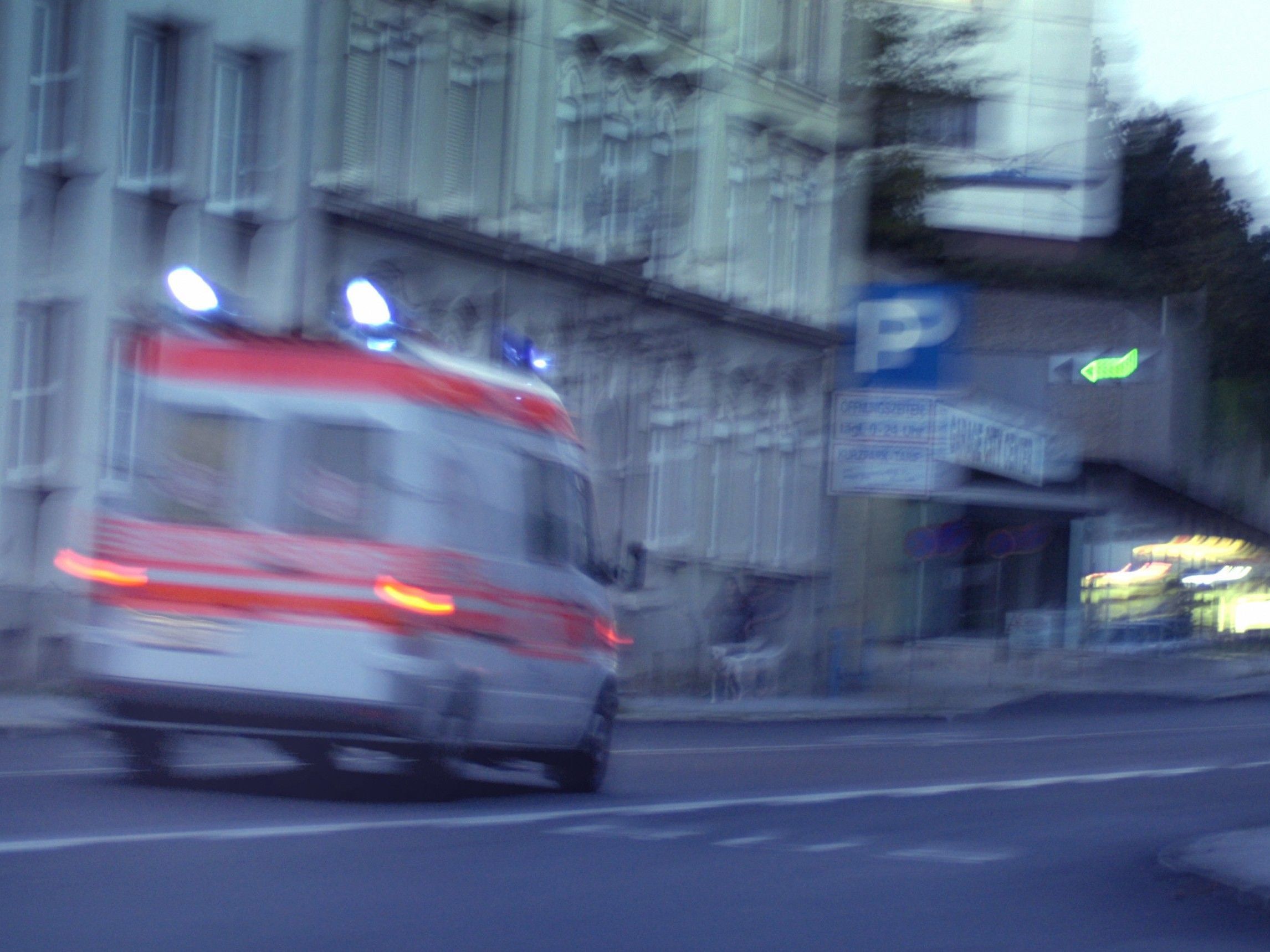Der 35-jährige Wiener verletzte sich selbst mit Bauchstichen und erfand einen Überfall. Der 35-jährige Wiener verletzte sich selbst mit Bauchstichen und erfand einen Überfall.