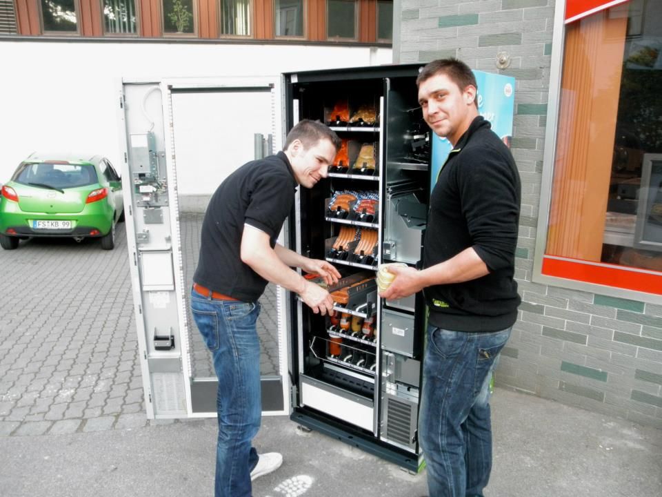 Münchner Fleischhauer Steffen Schütze (l.) bedient Fleischfans auch nach Ladenschluss Münchner Fleischhauer Steffen Schütze (l.) bedient Fleischfans auch nach Ladenschluss