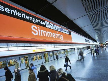 Am Sonntagabend rutschte ein Kleinkind zwischen U-Bahn und Bahnsteig und verletzte sich dabei den Fuß.