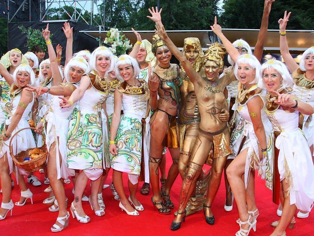 Die letzten Tickets für den Life Ball gibt es beim Heaven Life Ball Warm Up im U4 zu ergattern. Die letzten Tickets für den Life Ball gibt es beim Heaven Life Ball Warm Up im U4 zu ergattern.