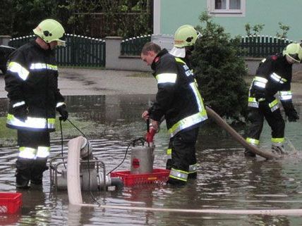 Nach dem Unwetter kam es zu starken Überschwemmungen in Grafenwörth. Nach dem Unwetter kam es zu starken Überschwemmungen in Grafenwörth.