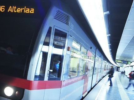 Als das Opfer einen der Täter am späteren Abend zufällig in der U-Bahn sah, bat er Passanten um Hilfe.