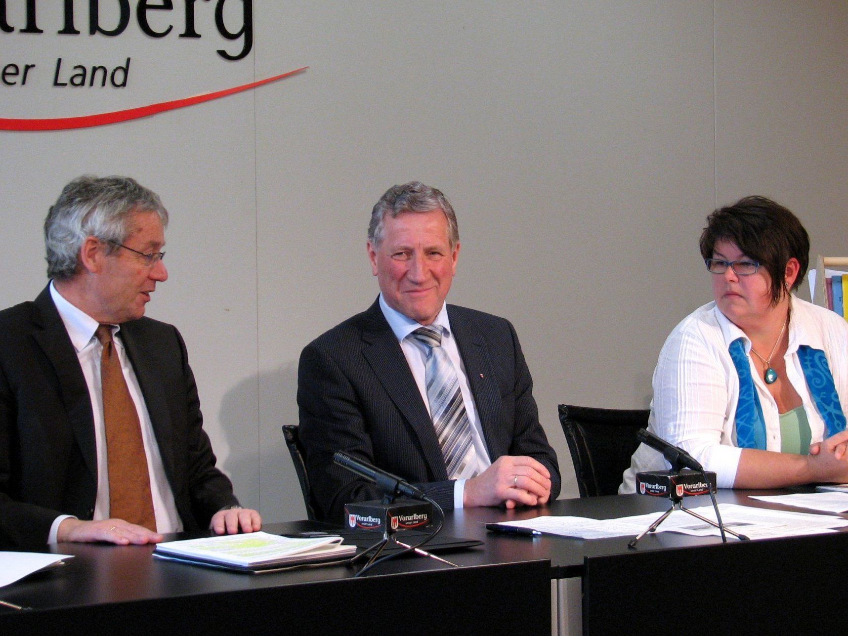 Pressefoyer am 15. Mai: Positive Zwischenbilanz zum Integrationsleitbild präsentiert. Pressefoyer am 15. Mai: Positive Zwischenbilanz zum Integrationsleitbild präsentiert.