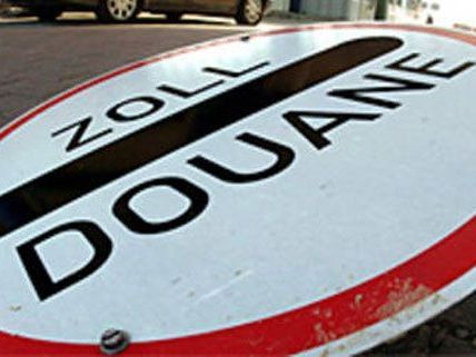 Im Jahr 2009 war Häftling Wolfgang V. von einem Freigang nicht zurückgekehrt, jetzt wurde er als falscher Zollfahnder verhaftet. Im Jahr 2009 war Häftling Wolfgang V. von einem Freigang nicht zurückgekehrt, jetzt wurde er als falscher Zollfahnder verhaftet.