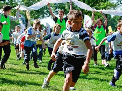 Beim Spendenlauf "kidsrun4kids" gab es dieses Jahr einen neuen Rekord. Beim Spendenlauf "kidsrun4kids" gab es dieses Jahr einen neuen Rekord.
