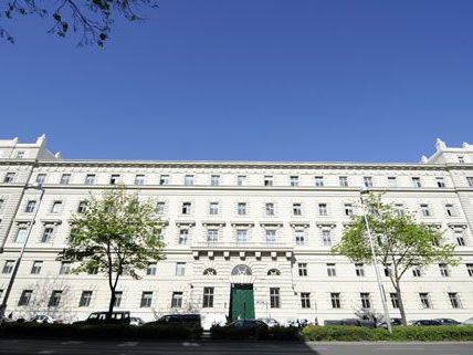 Prozess gegen eine Mutter im Straflandesgericht Wien: Tochter wurde angeblich zum Sex mit fremden Mann gezwungen Prozess gegen eine Mutter im Straflandesgericht Wien: Tochter wurde angeblich zum Sex mit fremden Mann gezwungen