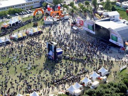 So viele Leute, da kann beim Donauinselfest natürlich nicht auf die Kleinsten vergessen werden So viele Leute, da kann beim Donauinselfest natürlich nicht auf die Kleinsten vergessen werden