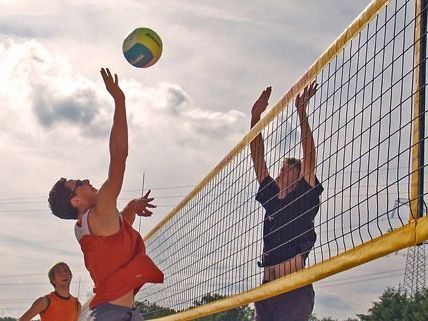 Beachvolleyball ist nur eine der vielen Sportarten, denen man beim Donauinselfest frönen kann Beachvolleyball ist nur eine der vielen Sportarten, denen man beim Donauinselfest frönen kann