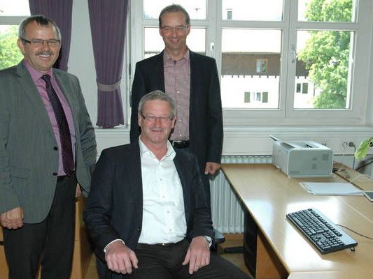 Toni Berchtold mit Bgm Andi Haid und Nachfolger Dr. Roland Ritsch. Toni Berchtold mit Bgm Andi Haid und Nachfolger Dr. Roland Ritsch.