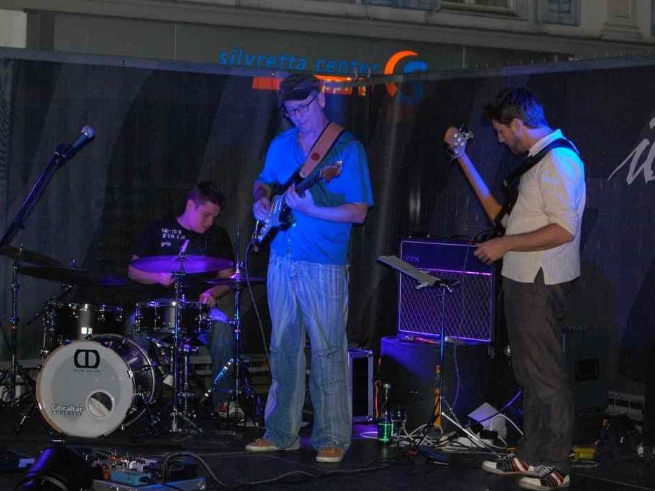 Toni Eberle & Band begeisterte die Zuhörer in Schruns. Toni Eberle & Band begeisterte die Zuhörer in Schruns.