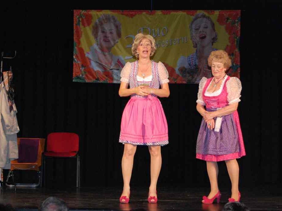 Gabi Fleisch und Pia Mock gastierten auf der Kulturbühne. Gabi Fleisch und Pia Mock gastierten auf der Kulturbühne.