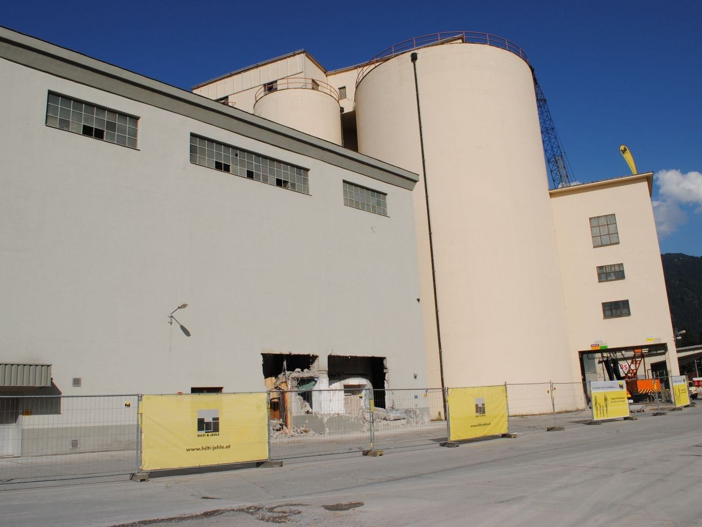 In wenigen Wochen werden die mächtigen Silos Geschichte sein In wenigen Wochen werden die mächtigen Silos Geschichte sein