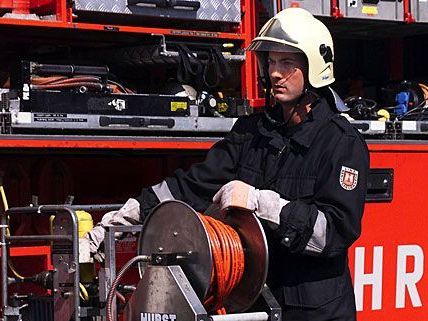 Beim Brand eines Kellers in Hernals ewar die Feuerwehr stundenlang im Einsatz Beim Brand eines Kellers in Hernals ewar die Feuerwehr stundenlang im Einsatz
