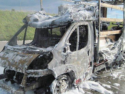 Der Lkw mit Benzin-Fässern, der auf der S1 Feuer gefangen hatte, konnte glücklicherweise abgelöscht werden