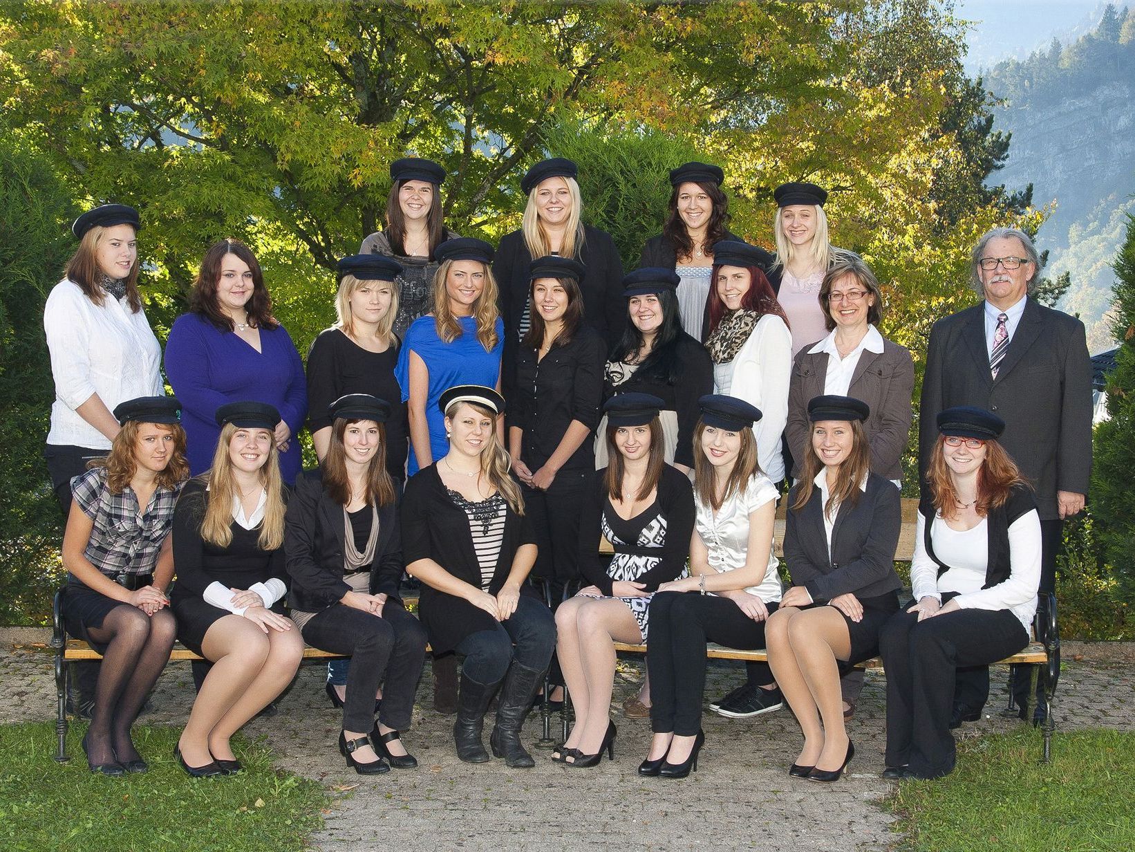 Die Maturanten der 5b der HLW St. Josef Feldkirch Die Maturanten der 5b der HLW St. Josef Feldkirch