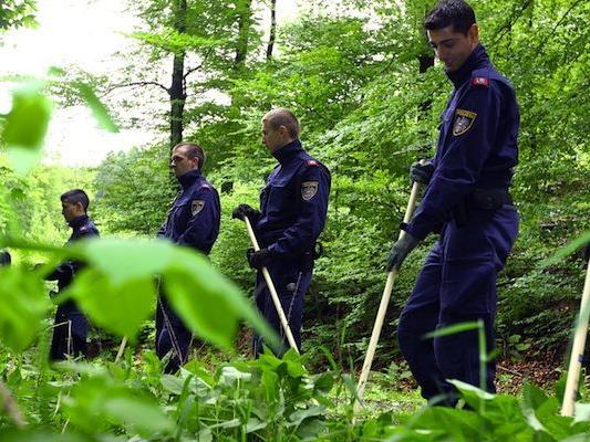 Die Suche nach der Vermissten Heidrun W. beschäftigte am Dienstag zahlreiche Polizisten und Spürhunde