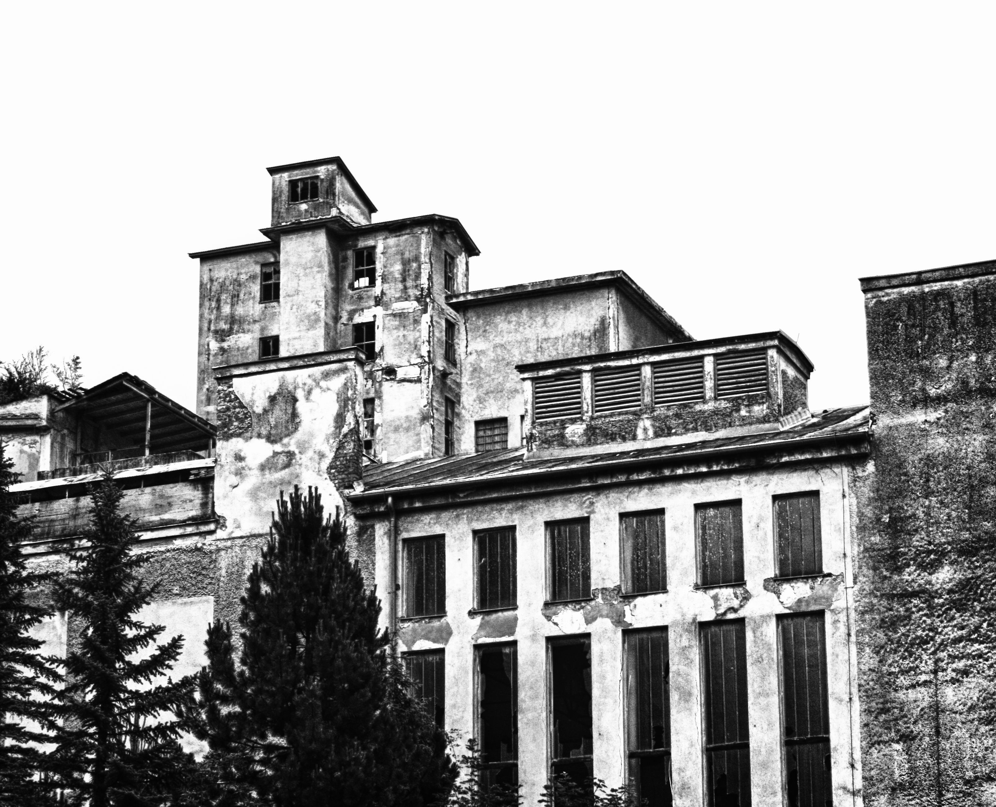 Die ehemalige Perlmooser Zementfabrik Rodaun steht wie ein Granitblock im Tal Die ehemalige Perlmooser Zementfabrik Rodaun steht wie ein Granitblock im Tal