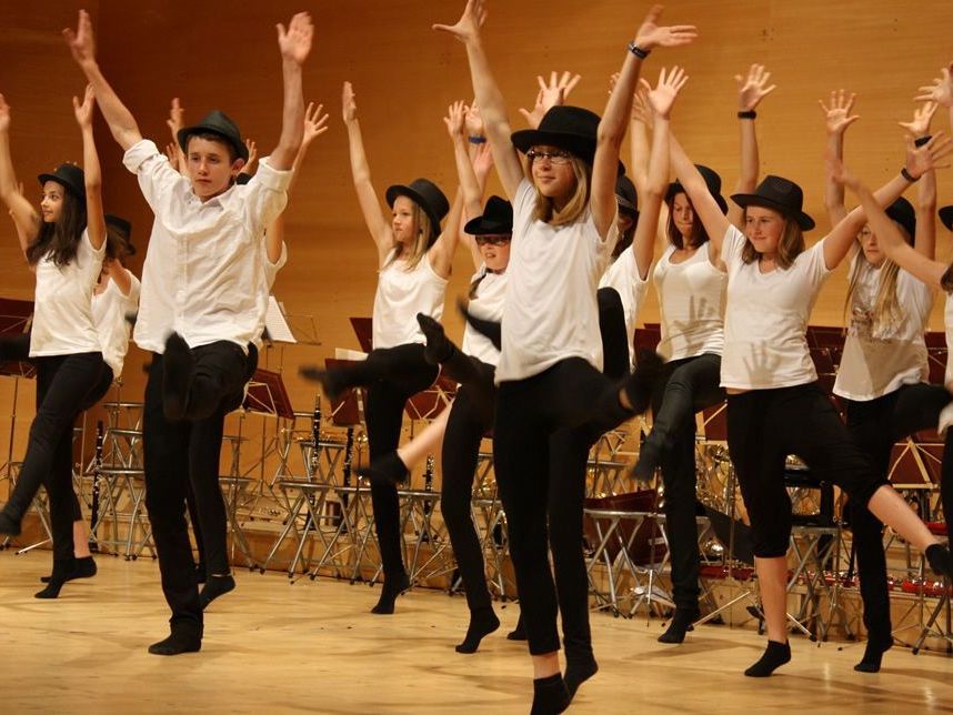 Die Lingenauer Musikhauptschüler bewiesen auch beim Tanzen ihre Vielseitigkeit. Die Lingenauer Musikhauptschüler bewiesen auch beim Tanzen ihre Vielseitigkeit.
