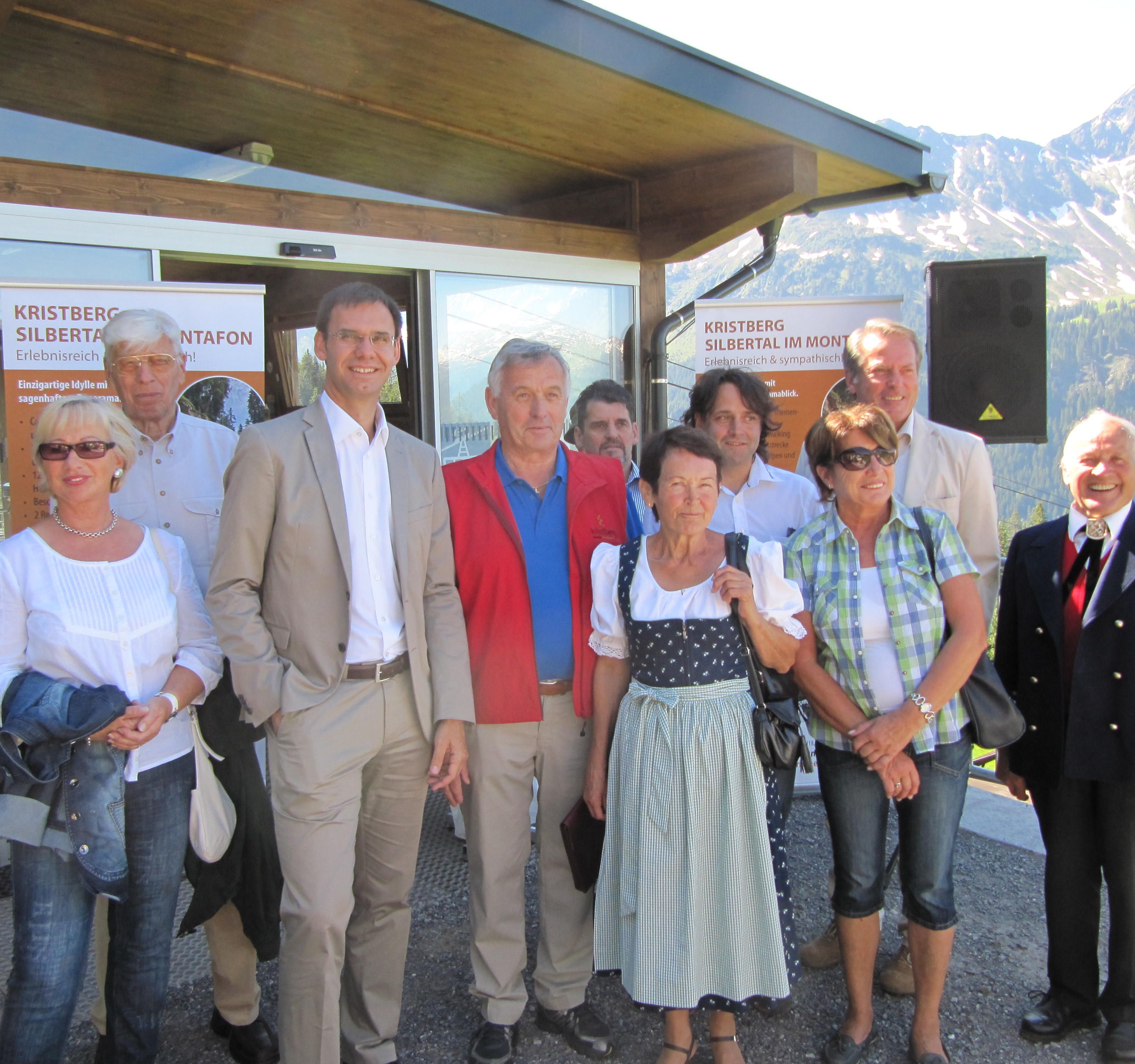 LH Wallner mit Bürgermeistern und Festgästen. LH Wallner mit Bürgermeistern und Festgästen.