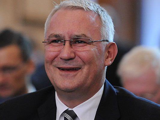 Die Stimmen gegen Nationalratspräsident Martin Graf mehren sich - nun ist eine Menschenkette geplant