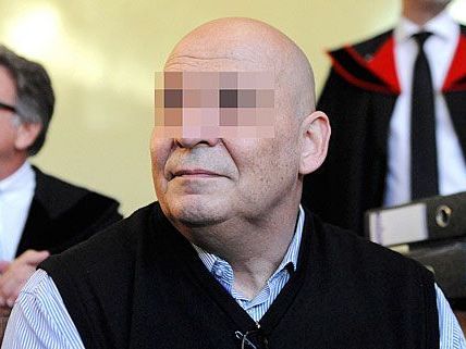 Der 60-Jährige muss sein Urteil antreten: Lebenslang. Der 60-Jährige muss sein Urteil antreten: Lebenslang.