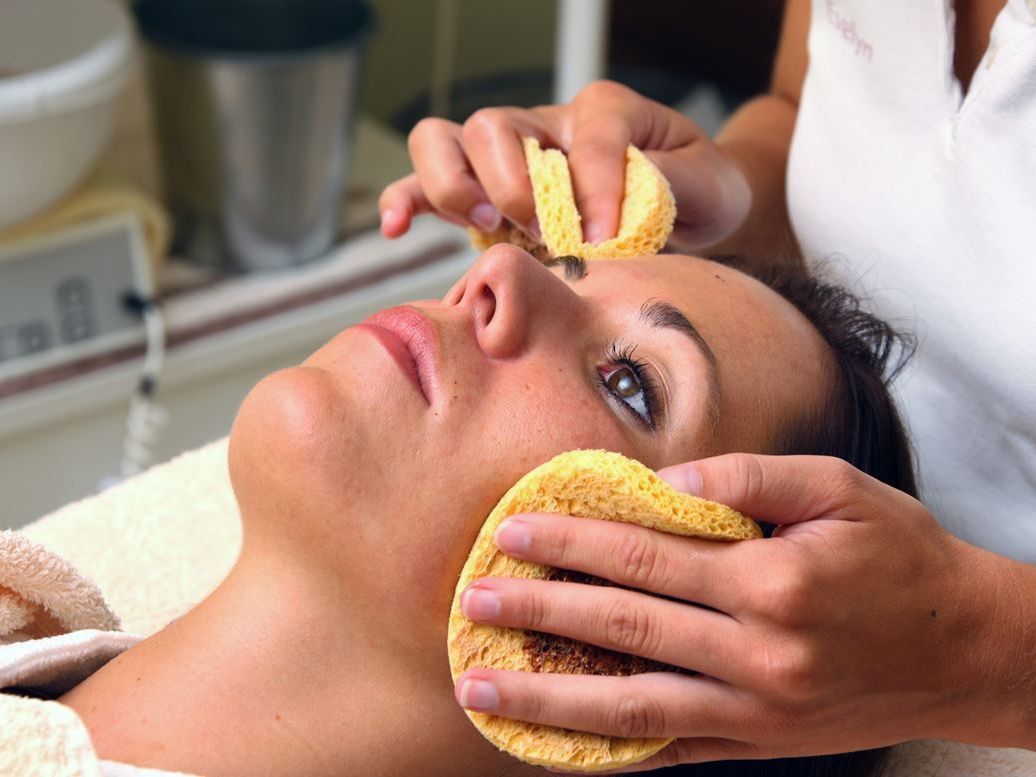 Bewerten Sie Ihren bevorzugten Beauty-Salon! Bewerten Sie Ihren bevorzugten Beauty-Salon!