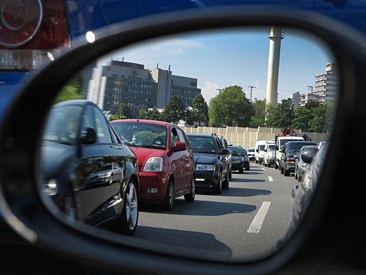 Vor dem Musik-Genuss wird für viele Autofahrer auf dem Weg zum Nova Rock und Sommernachtskonzert langer Stau stehen