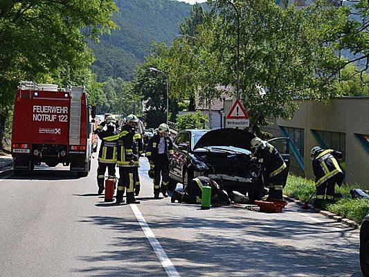 Beim Unfall in Baden stießen zwei Fahrzeuge frontal zusammen