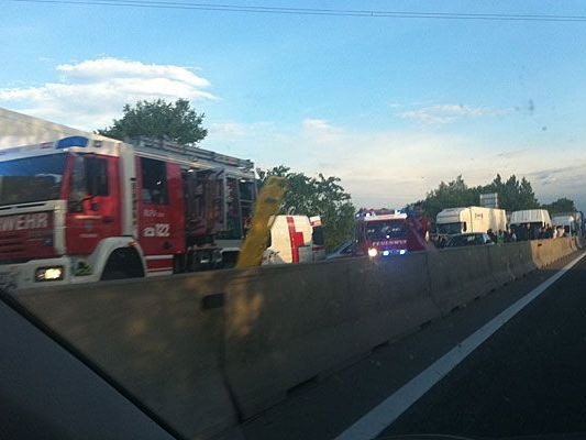 Auf der A4 gab es einen schweren Sattelschlepper-Unfall Auf der A4 gab es einen schweren Sattelschlepper-Unfall