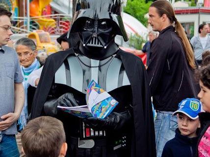 Darth Vader mitten in Wien am 1. Science Fiction Day im Prater.