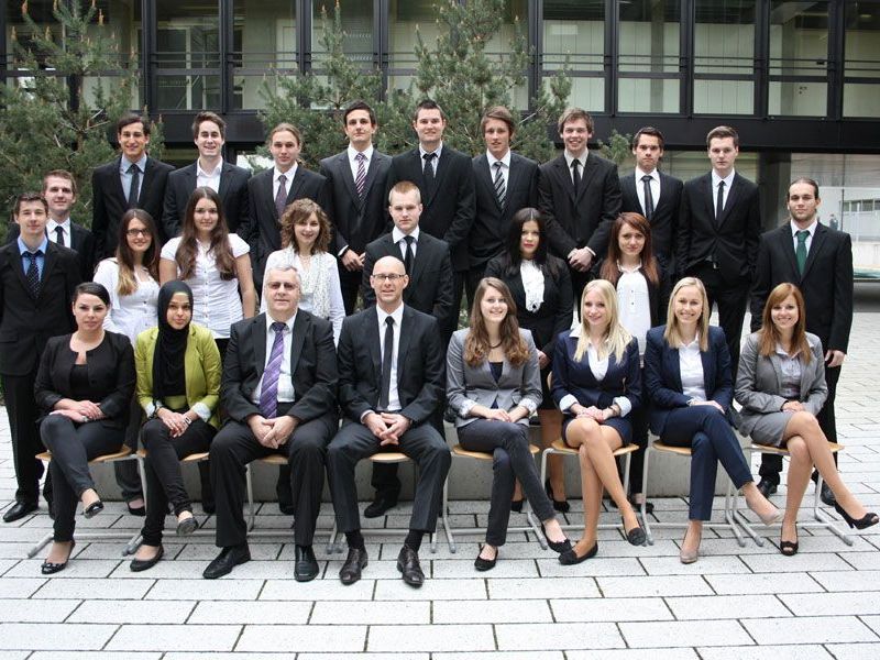 Die Maturanten der Va der HAK Feldkirch Die Maturanten der Va der HAK Feldkirch