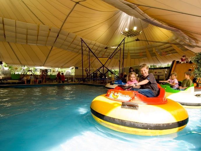 Lustige Fahrt auf dem Wasserboot. Lustige Fahrt auf dem Wasserboot.