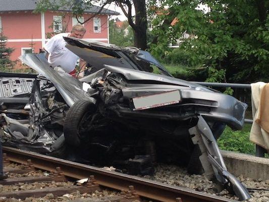 Der Zusammenstoß mit dem Zug in Wiener Neustadt forderte ein Todesopfer