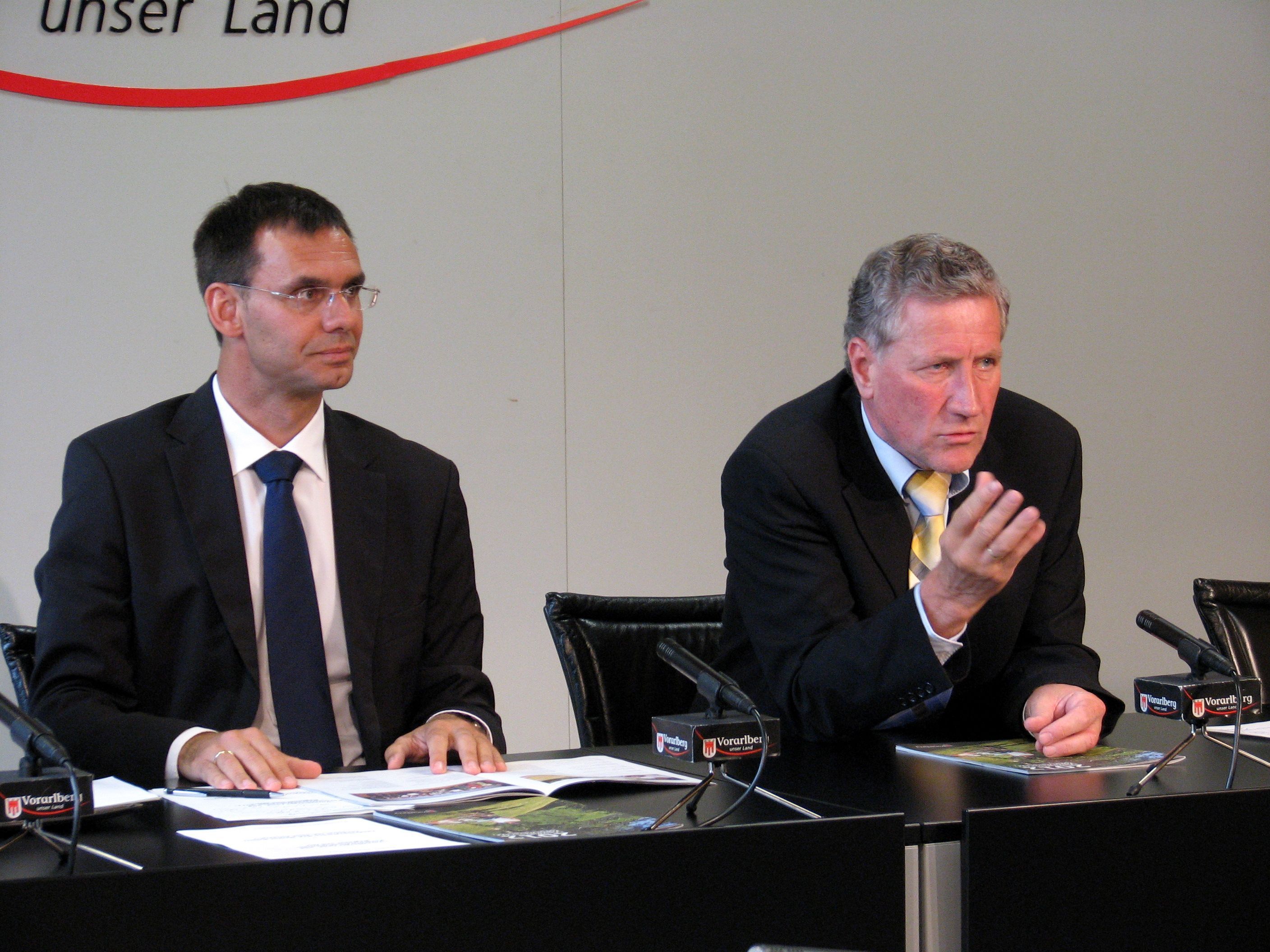 LH Wallner und LR Schwärzler präsentierten am Dienstag im Pressefoyer den Agrarbericht 2012. LH Wallner und LR Schwärzler präsentierten am Dienstag im Pressefoyer den Agrarbericht 2012.